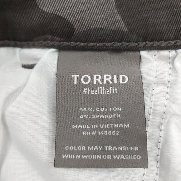 Torrid Cargo Camo Pants Womens 3 Regular Gray Feel The Fit Stretch Comfort - Picture 9 of 11